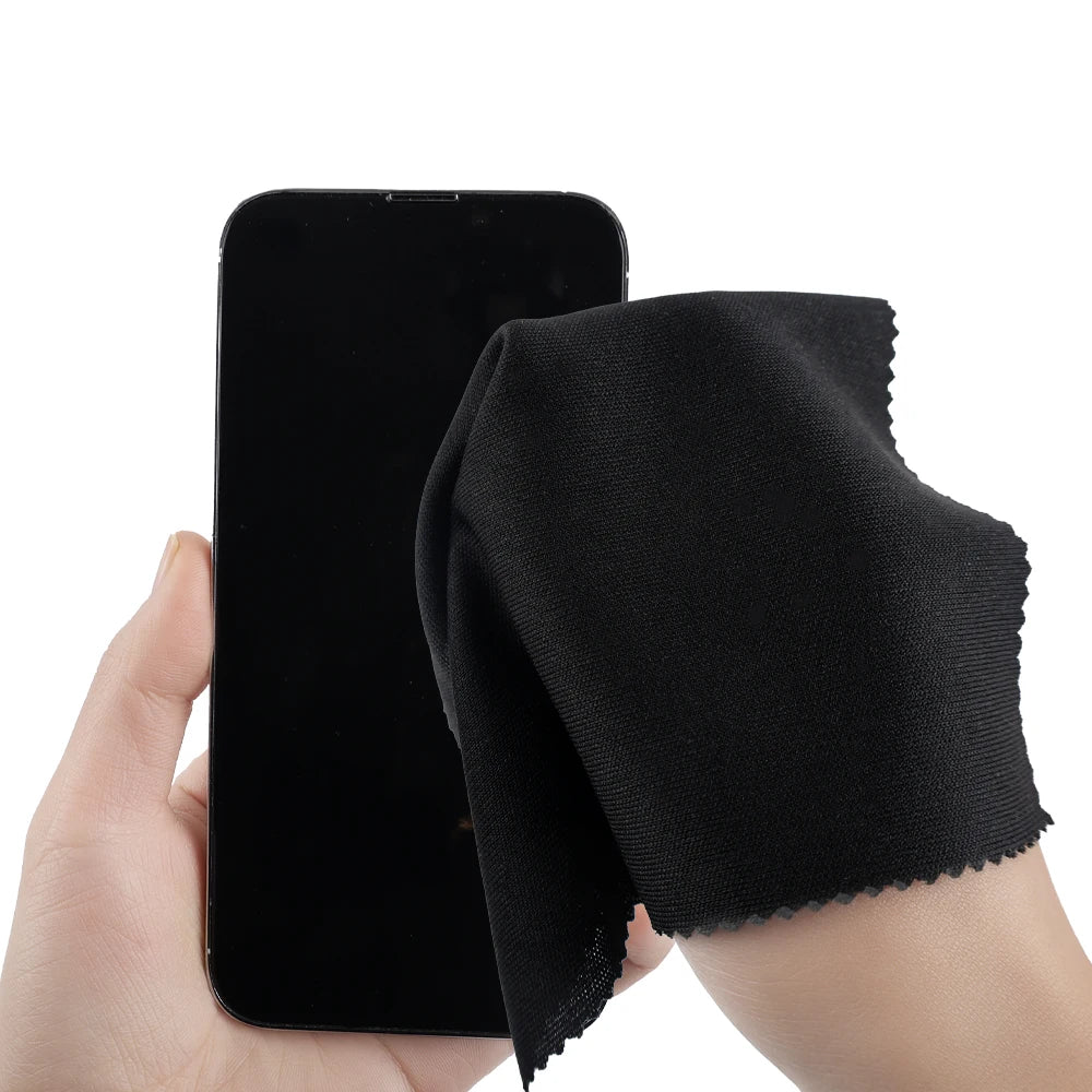 CrystalClear Microfiber Cloths – cleaning smartphone screen
